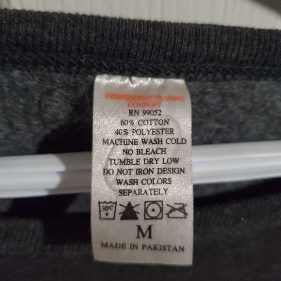 Sweater, Black, Medium - Picture 2 of 2